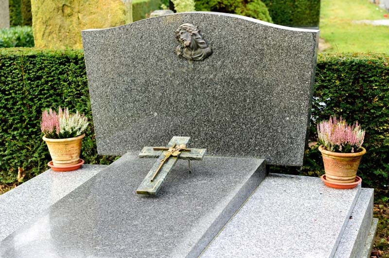 Entretien sépulture, Sainte-Marie