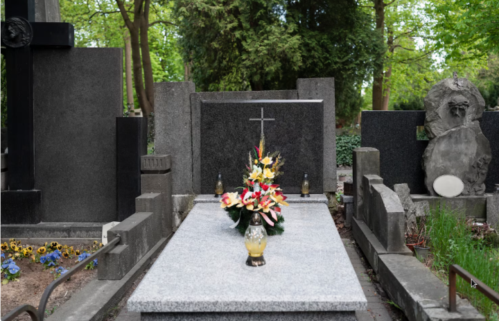 Entretien sépulture, Le Robert <br>Professionnels en entretien de sépulture, Le Robert <br>Prestation d’entretien de sépulture, Le Robert